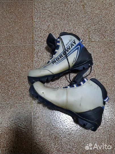 Лыжные ботинки