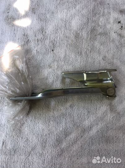 Петля капота левая VW Polo