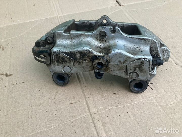 Суппорт задний правый Porsche Cayenne Кайен 2006г