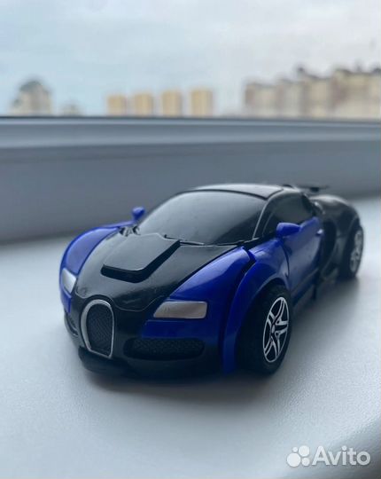 Новый автобот, робот-трансформер Бугатти