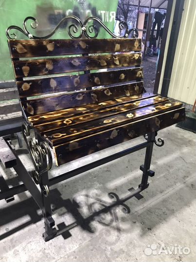 Столик и лавка