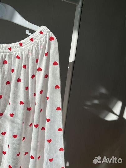 Пижама со штанами и рубашкой с сердечками женская