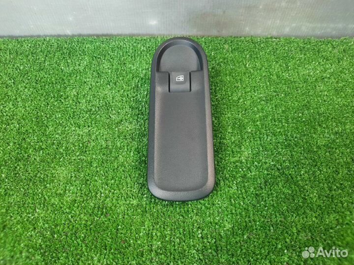 Кнопка стеклоподъемника передняя правая LADA X-Ray