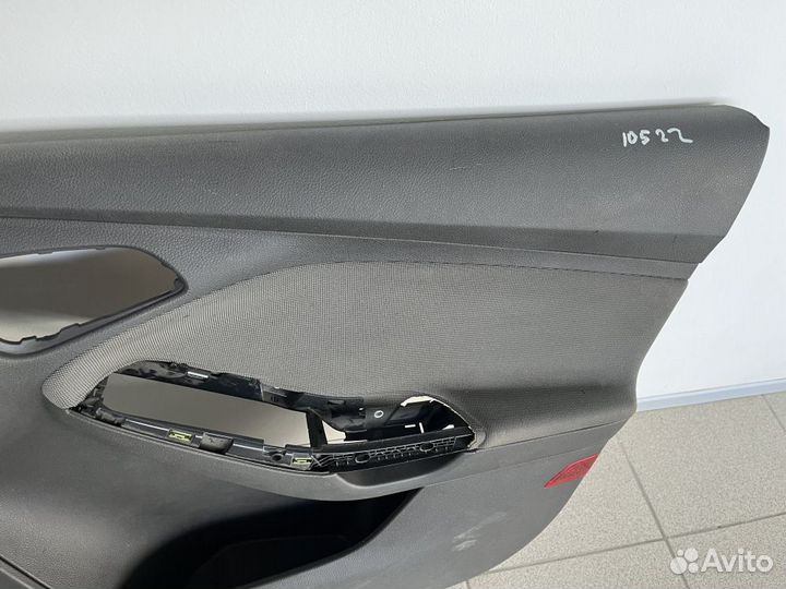 Обшивка двери передней правой Ford Focus 3