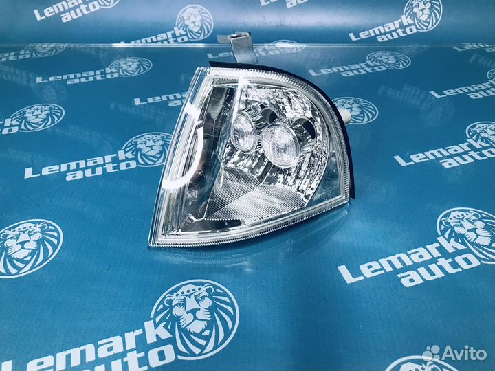 Указатель поворота левый Skoda Octavia