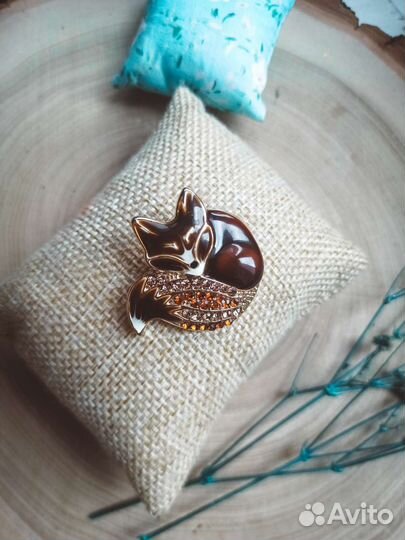 Брошь лиса
