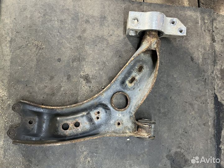 Рычаг передний левый Volkswagen Tiguan 1