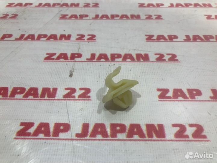 Клипса упора капота Mitsubishi