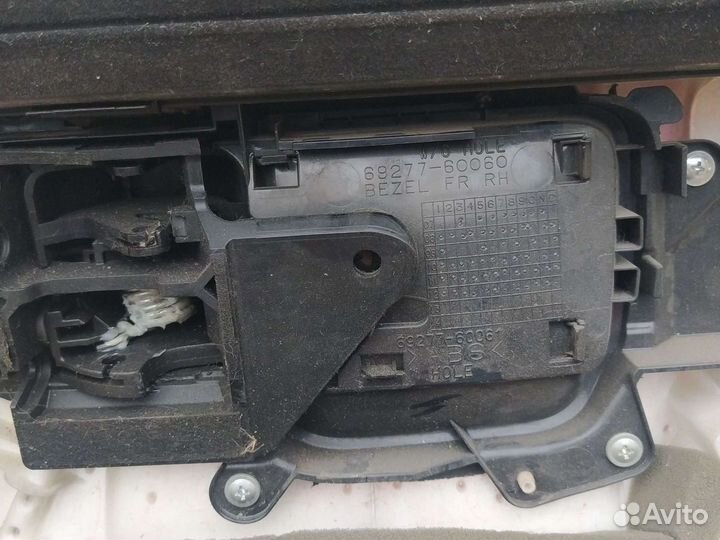 Toyota Land cruiser 200 обшивка двери передняя пра