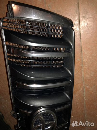 Решетка радиатора toyota land cruiser 150 prado