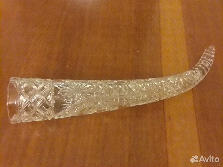 Рог хрустальный, бутылка глиняная