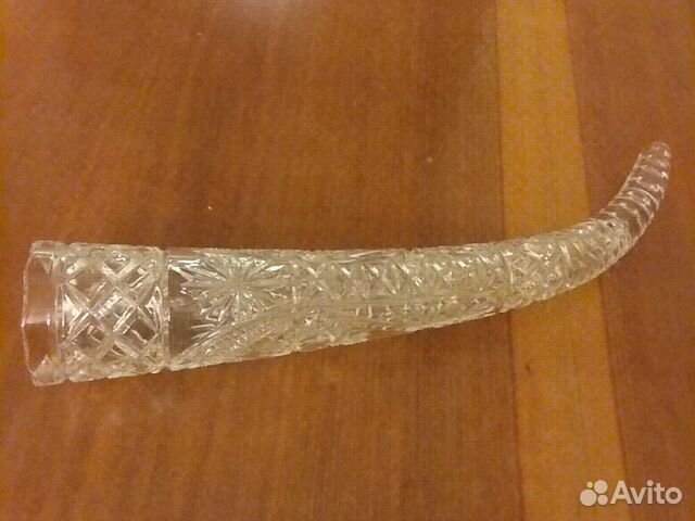 Рог хрустальный, бутылка глиняная