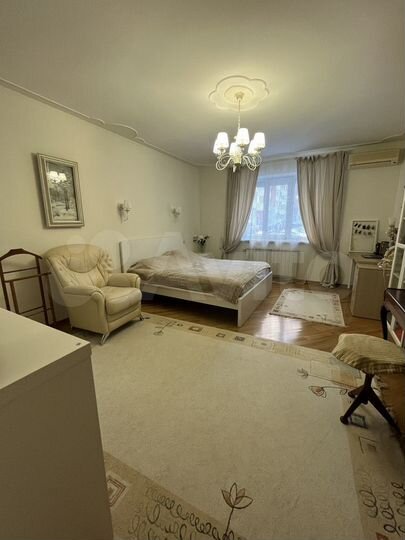 3-к. квартира, 117 м², 2/12 эт.