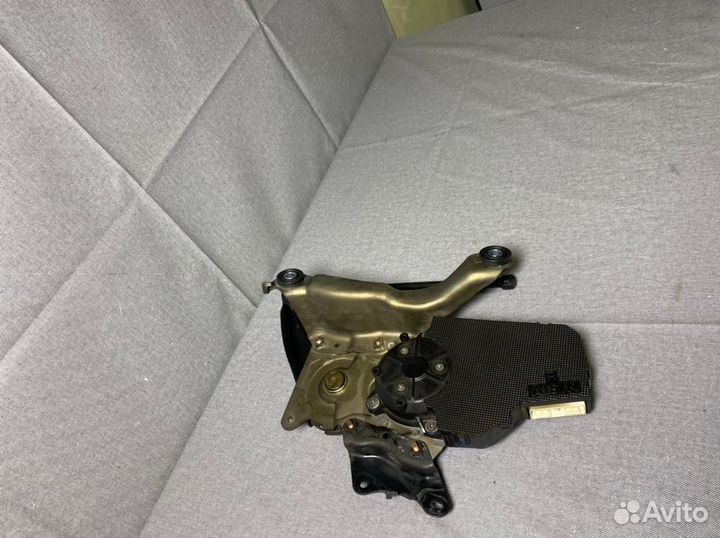 Механизм подъёма крышки багажника LexusLX 570