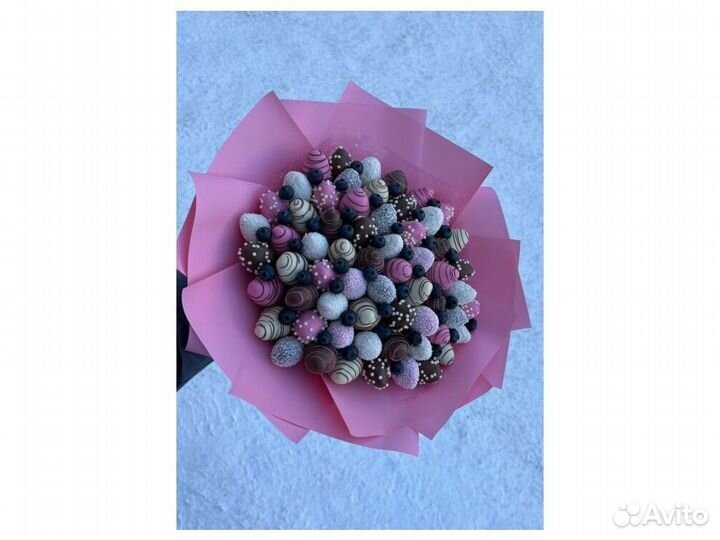 Цветы с клубникой в бельгийском шоколаде KLK-6421