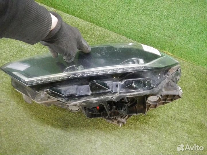 Фара левая Volkswagen Passat