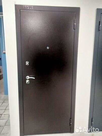 Дверь входная в квартиру