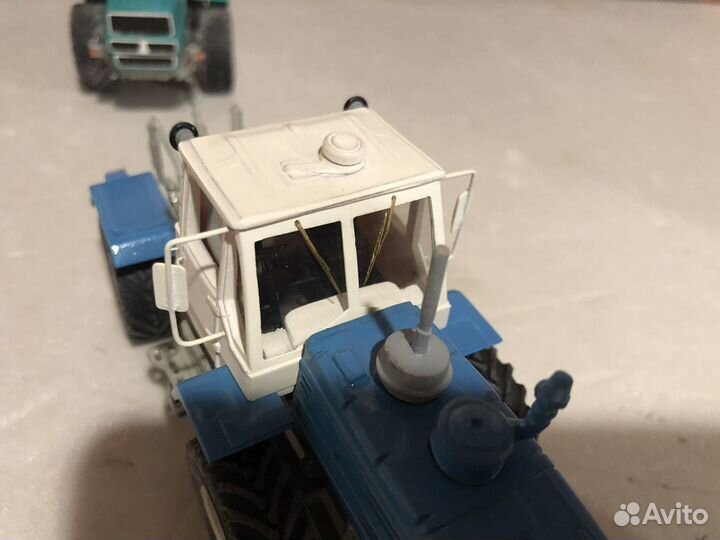 Модель трактора 1:43
