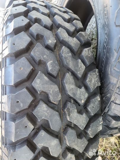 Nexen Roadian M/T 235/75 R15 Q