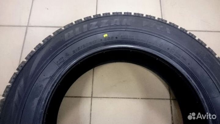 Bridgestone Blizzak VRX 225/45 R17 91S