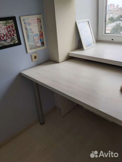 Письменный стол с ящиками и регулируемой высотой