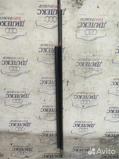 Молдинг передней правой двери Audi A4 (B8) 2007-2