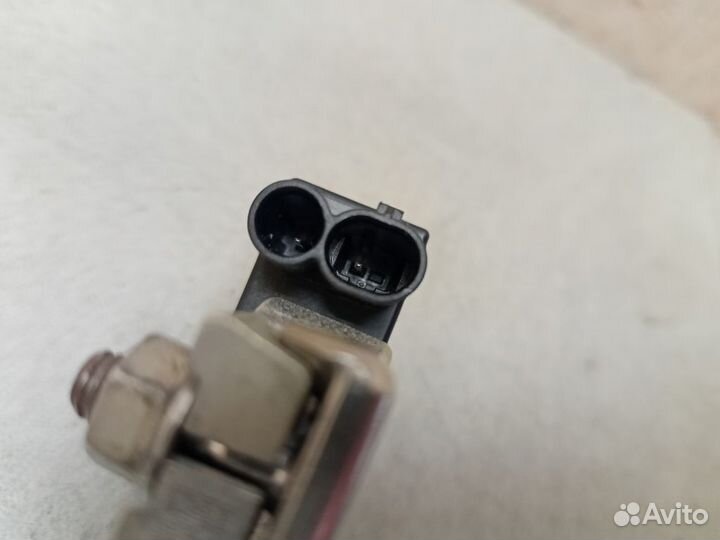 Клемма аккумулятора