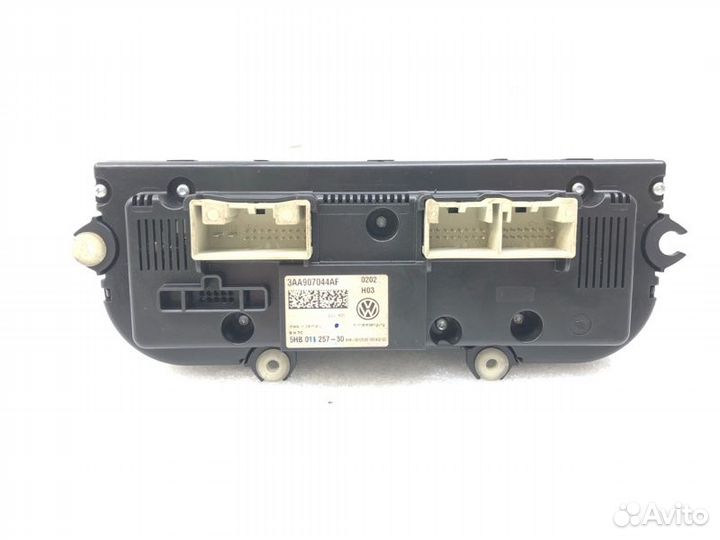 Блок управления климат-контролем Volkswagen Passat
