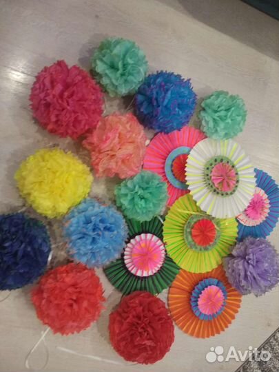 Помпоны и веера для праздника