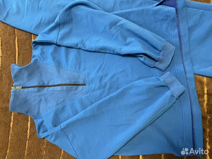 Костюм женский спортивный