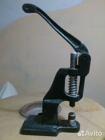 Заклепыватель для календаря