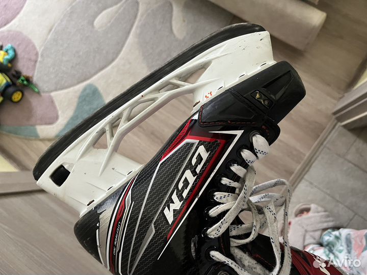 Коньки хоккейные CCM 6,5 (41)