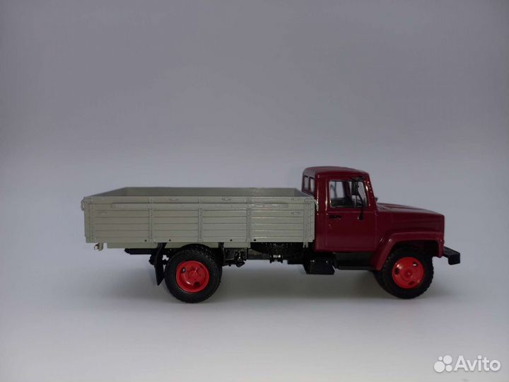 Газ-3307 змз513 бортовой выстовочный темно-красный