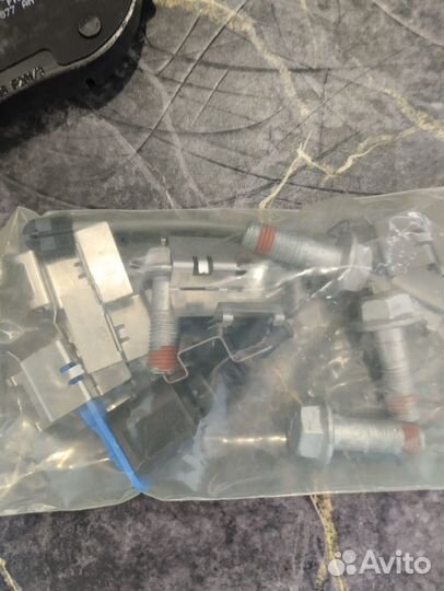 Передние колодки Volkswagen Transporter 6