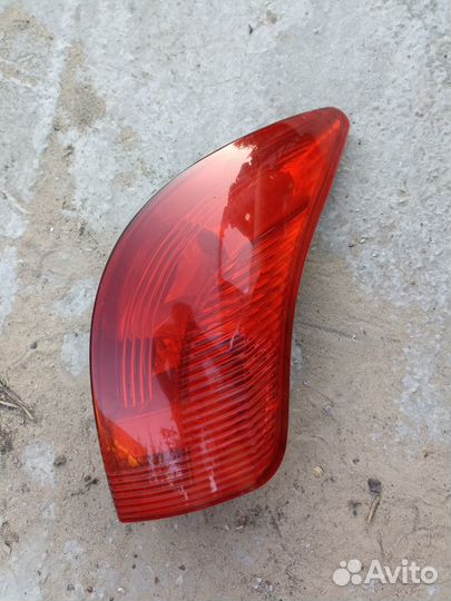Фонарь задний правый Peugeot 308 универсал