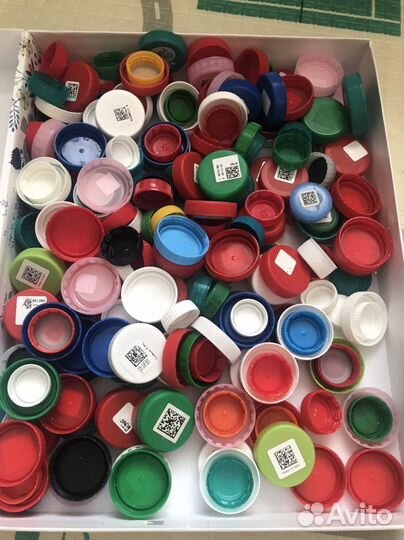 Крышки пластиковые от бутылки