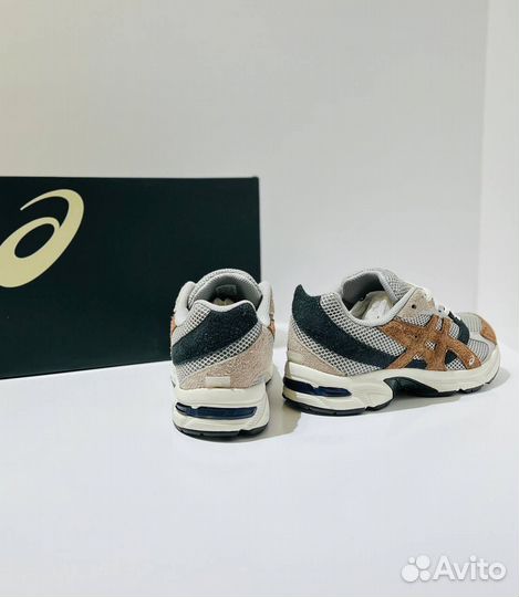 Кроссовки asics