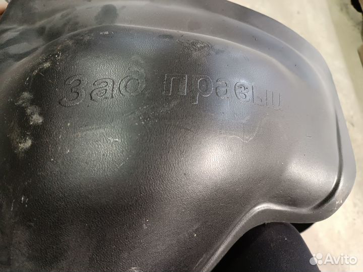 Подкрылок локер Мазда 626