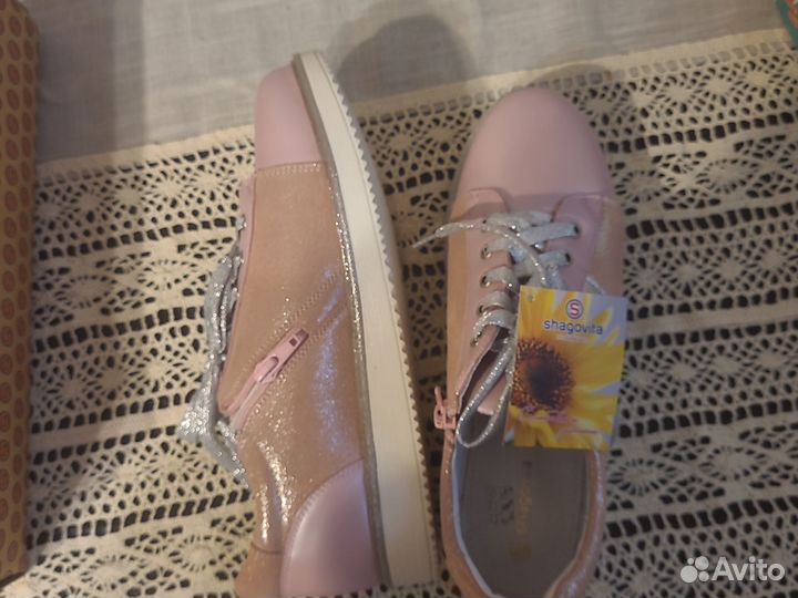 Ботинки новые для девочки Shagovita 38р