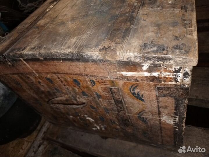 Сундук старинный
