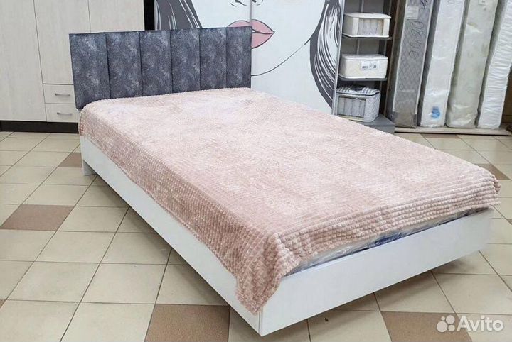 Кровать