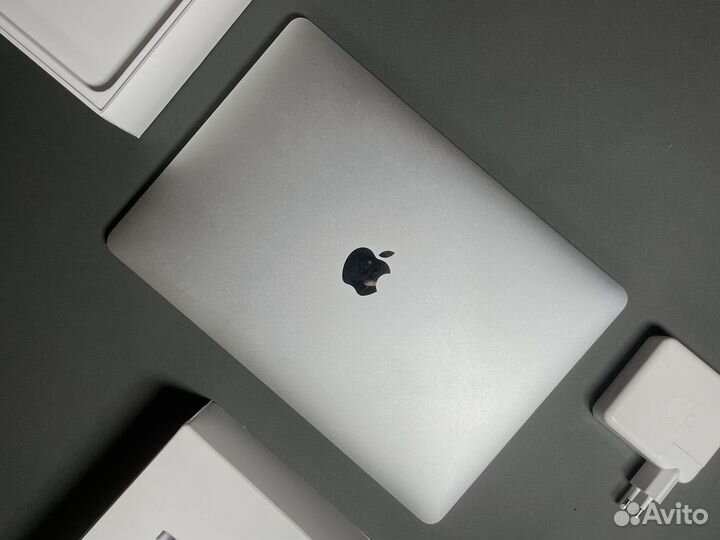 MacBook Pro 13 2017 отличный
