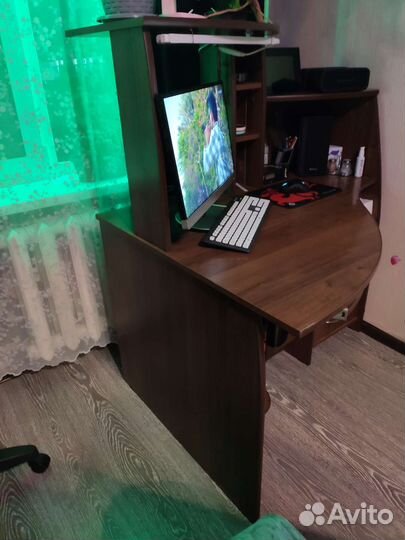 Компьютерный стол