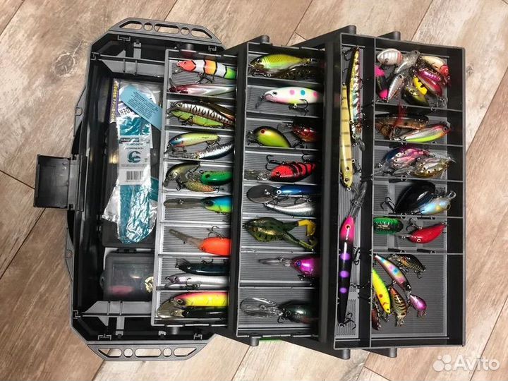 Ящик для рыболовных снастей трехсекционный