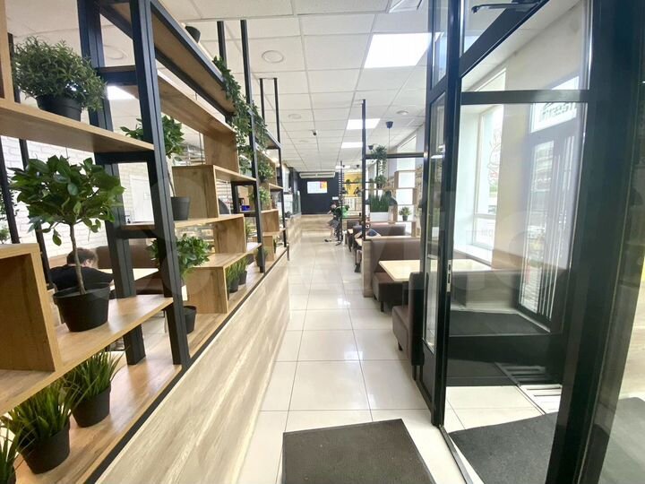 Помещение с сетевым арендатором, 135 м² на 1 линии