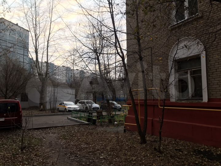 Комната 12 м² в 3-к., 1/3 эт.