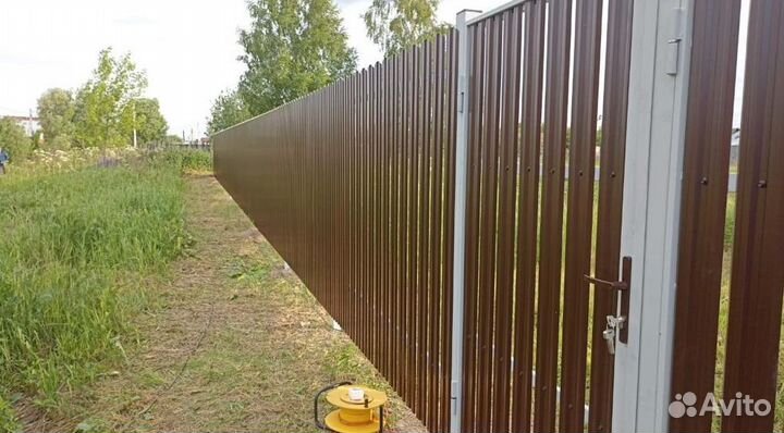 Забор из евроштакетника,ворота под ключ