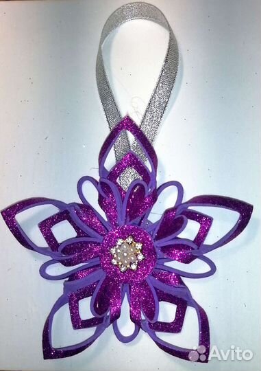 Новогодние украшения к интерьеру и на елку