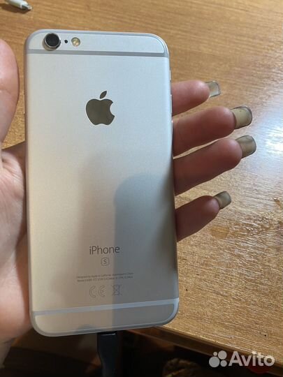 Телефон iPhone 6s