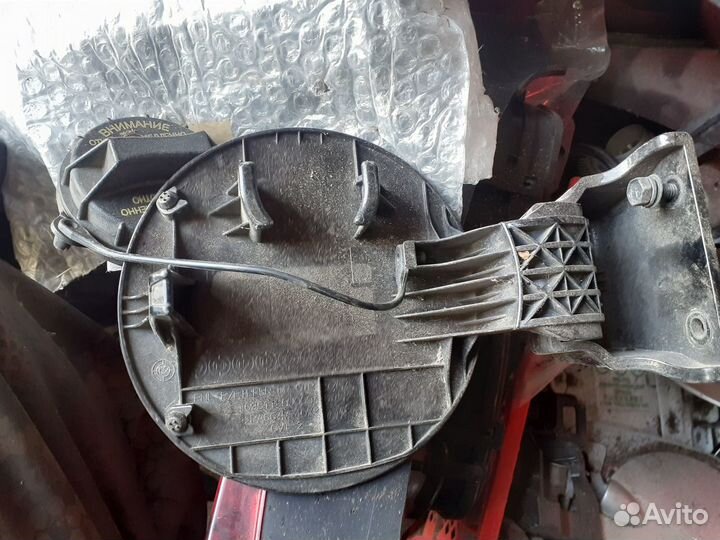 Лючок бензобака (топливного бака) Hyundai Solaris